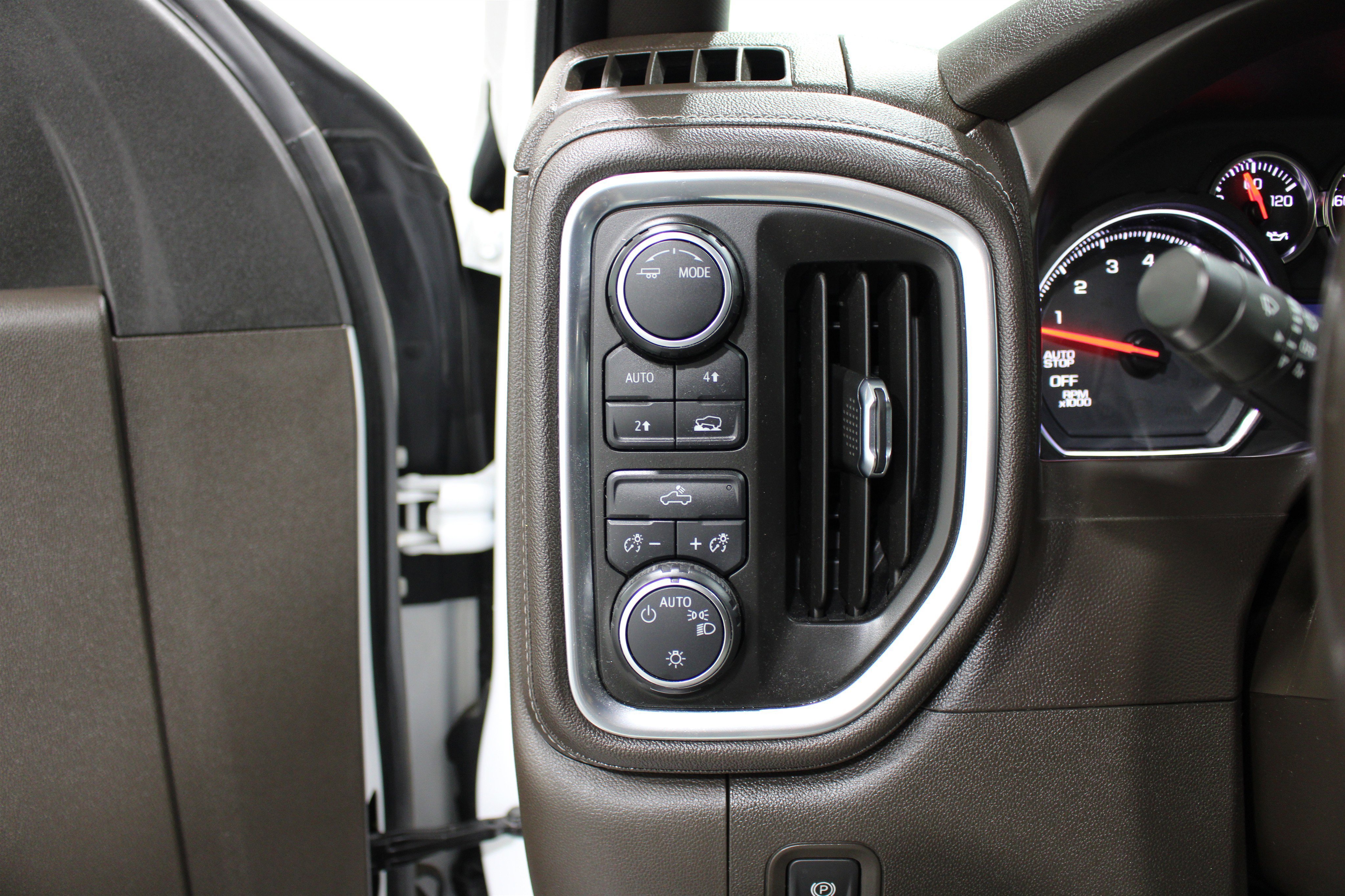 Used 2020 Summit White Chevrolet LT image 9