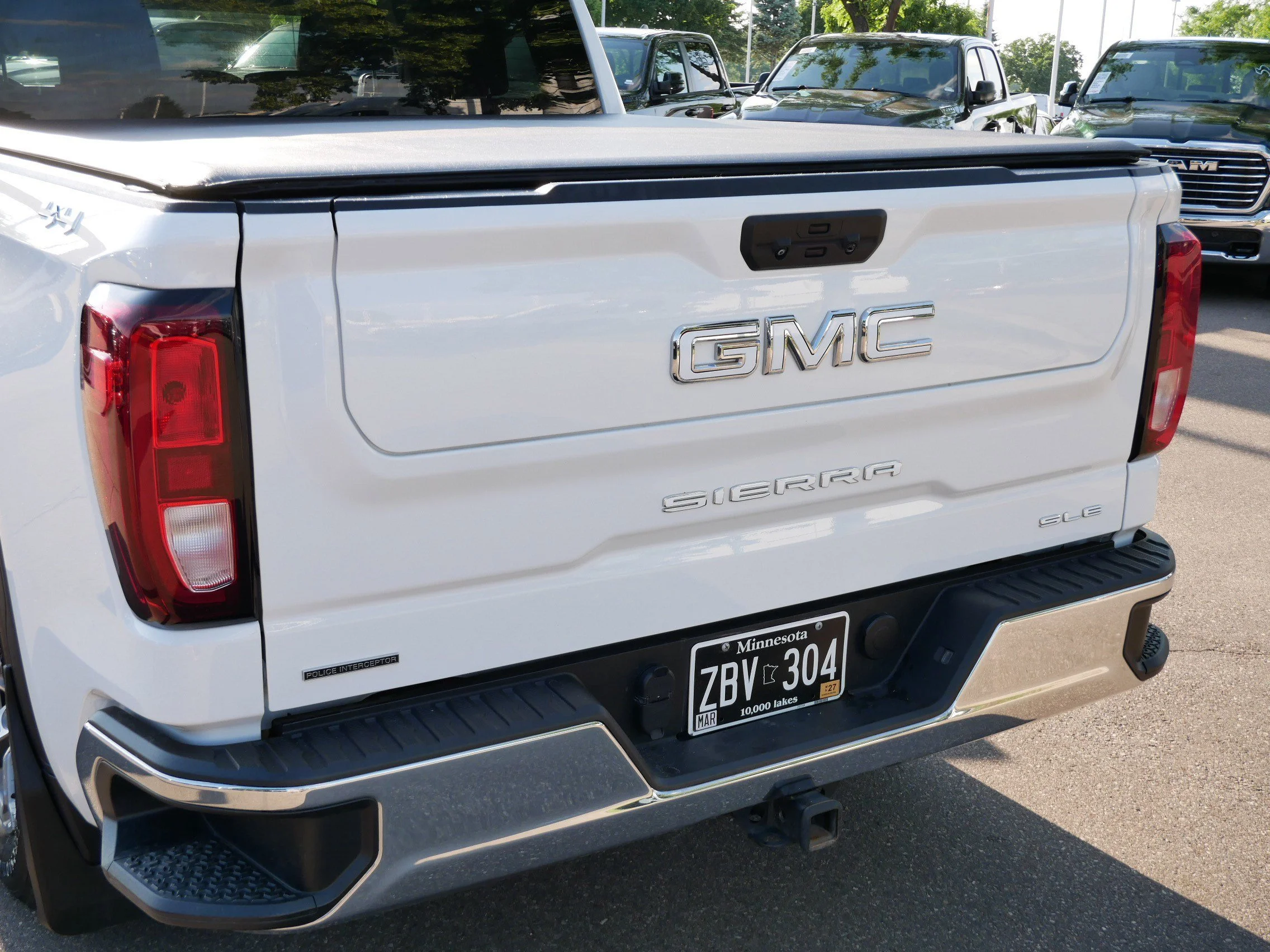 Used 2022 Summit White GMC SLE image 15