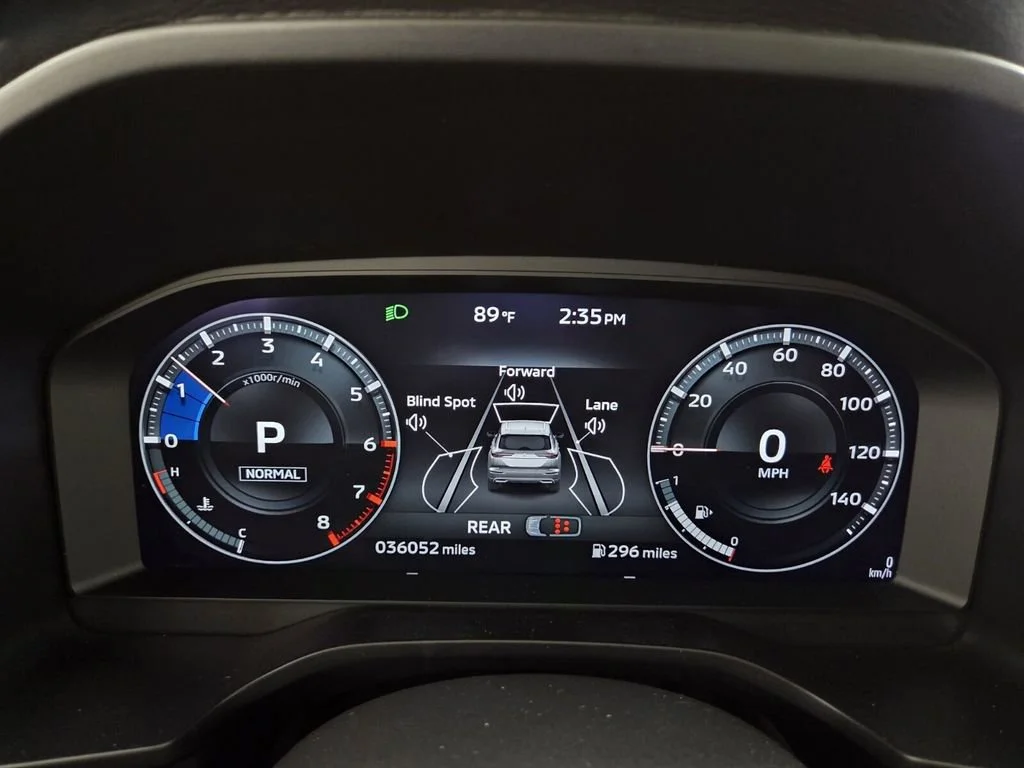 Used 2024 White Mitsubishi SE Black Edition image 39