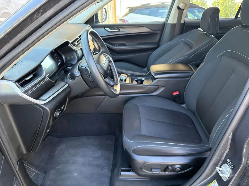 Used 2024 Gray Jeep Laredo image 17