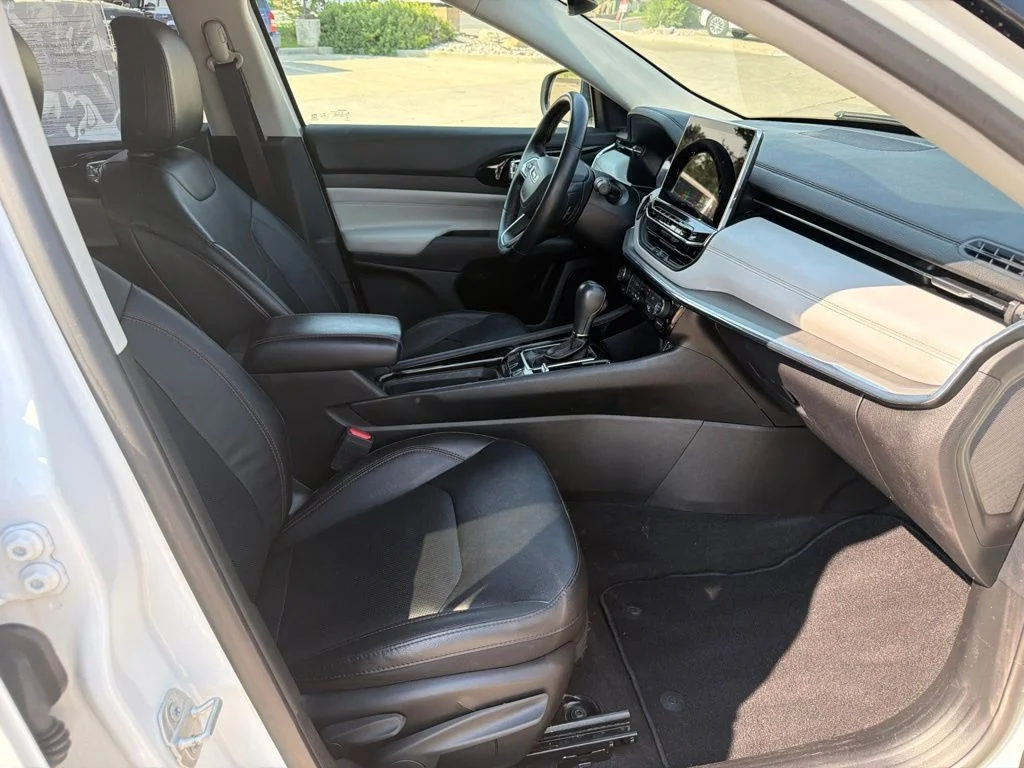 Used 2022 White Jeep Limited image 23