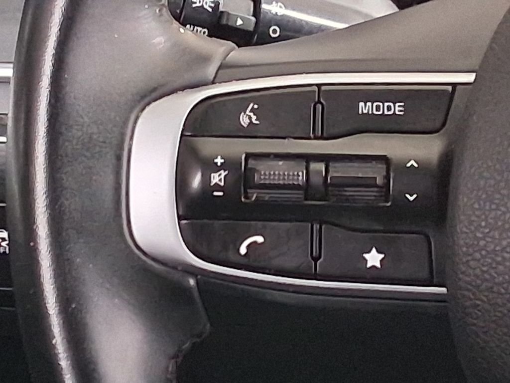 Used 2025 White Kia GT-Line image 11