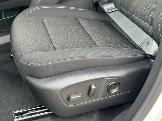 New 2027 Summit White Chevrolet LT image 18