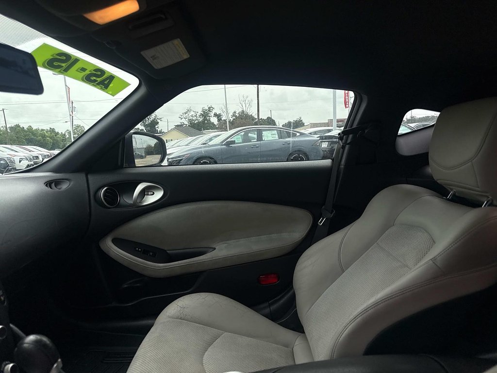 Used 2010 Pearl White Nissan Touring image 14
