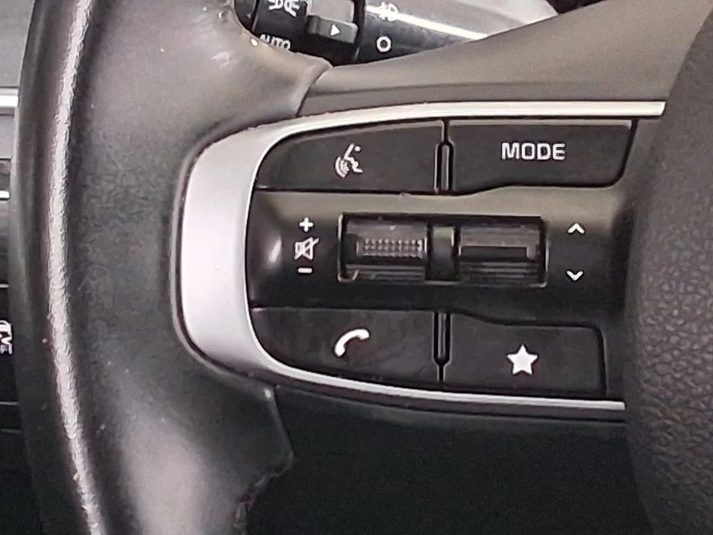 Certified Used 2025 White Kia GT-Line image 11