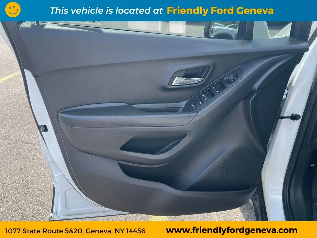 Used 2022 White Chevrolet LS image 11