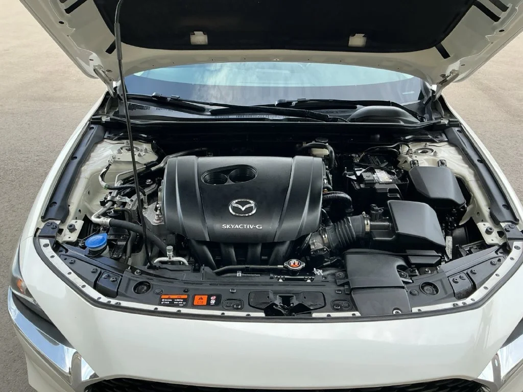 Used 2021 White Mazda 2.5 S image 30