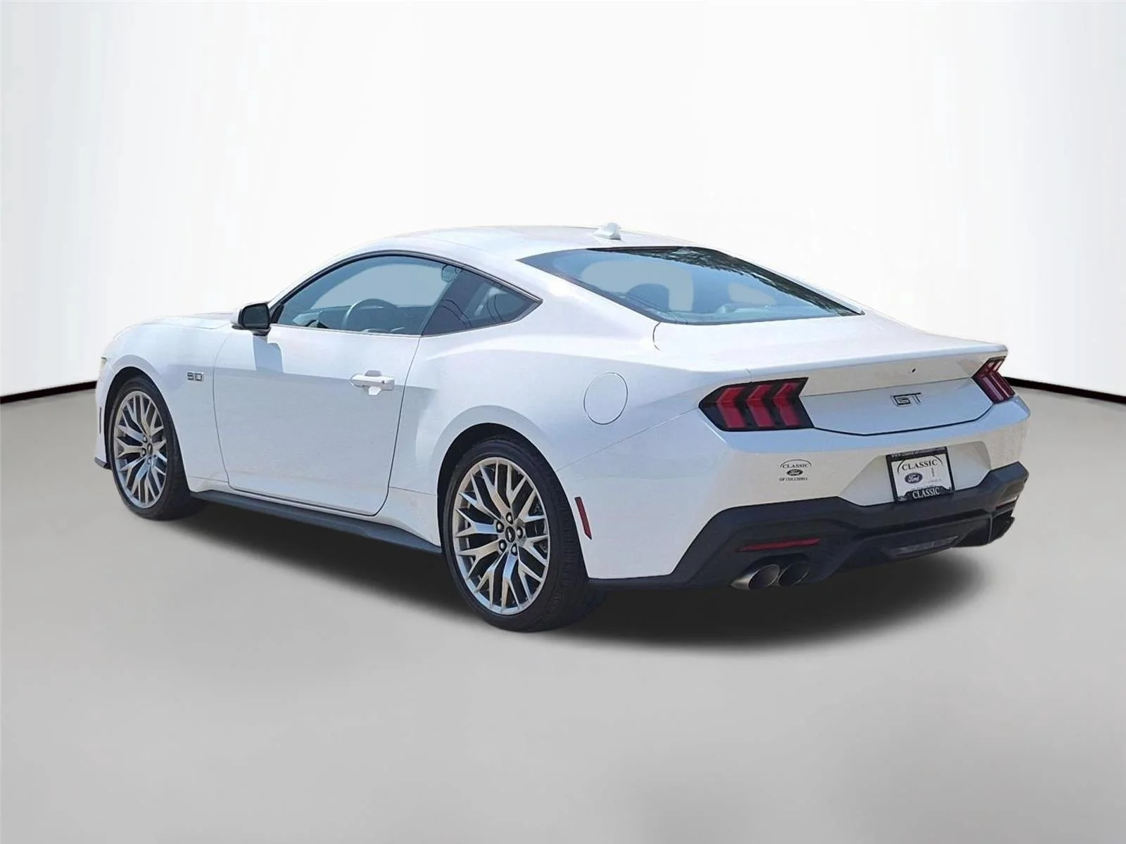 Used 2025 Oxford White Ford GT Premium image 3