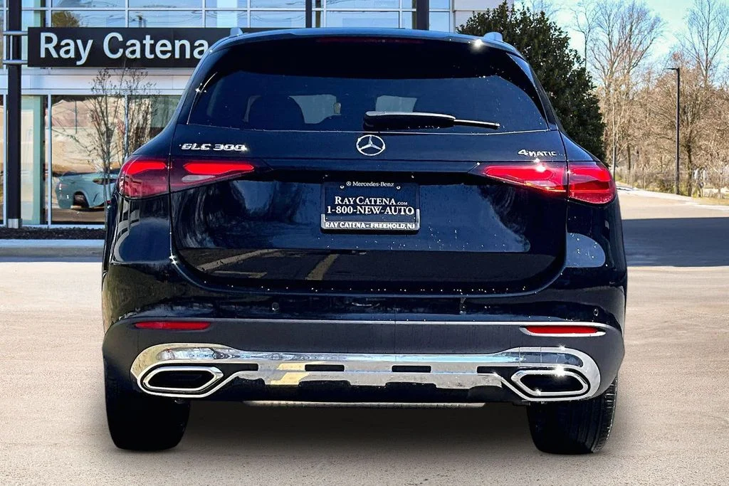 New 2026 Black Mercedes-Benz GLC 300 image 4