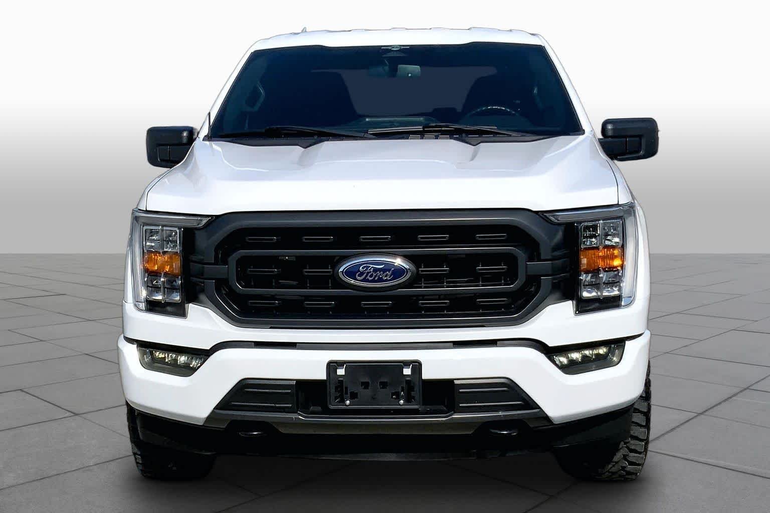 Used 2023 Oxford White Ford XLT image 4