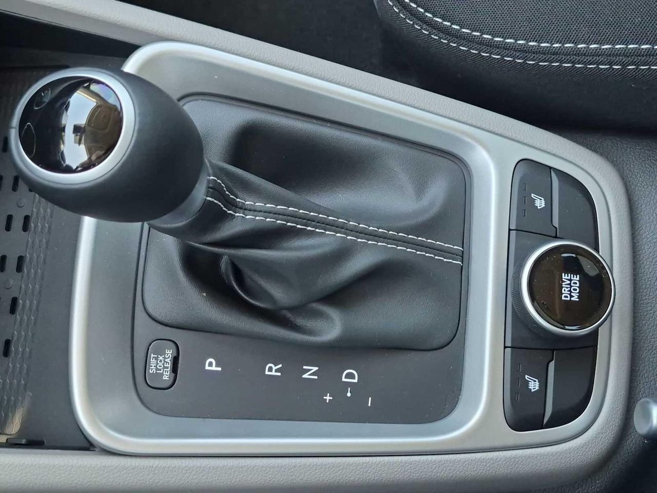 New 2026 Shimmering Silver Hyundai SEL image 30