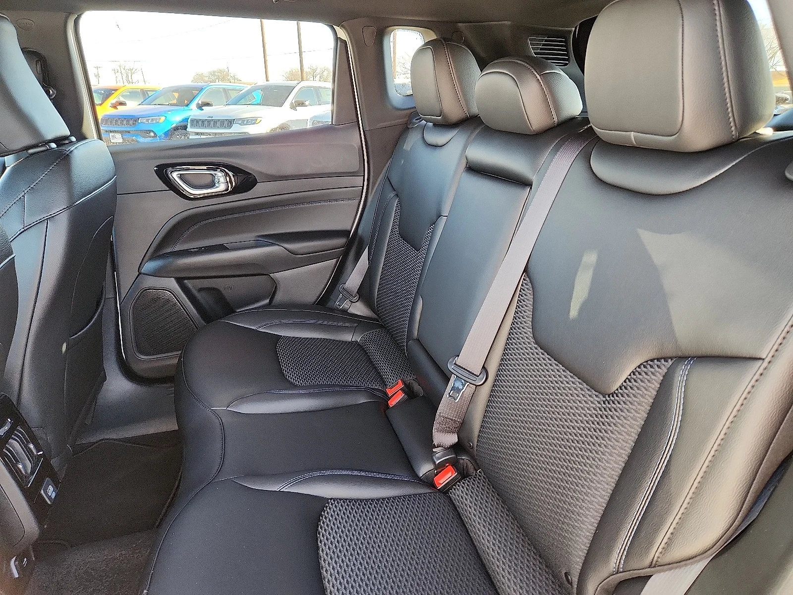 New 2026 White Jeep LATITUDE ALTITUDE 4X4 image 9