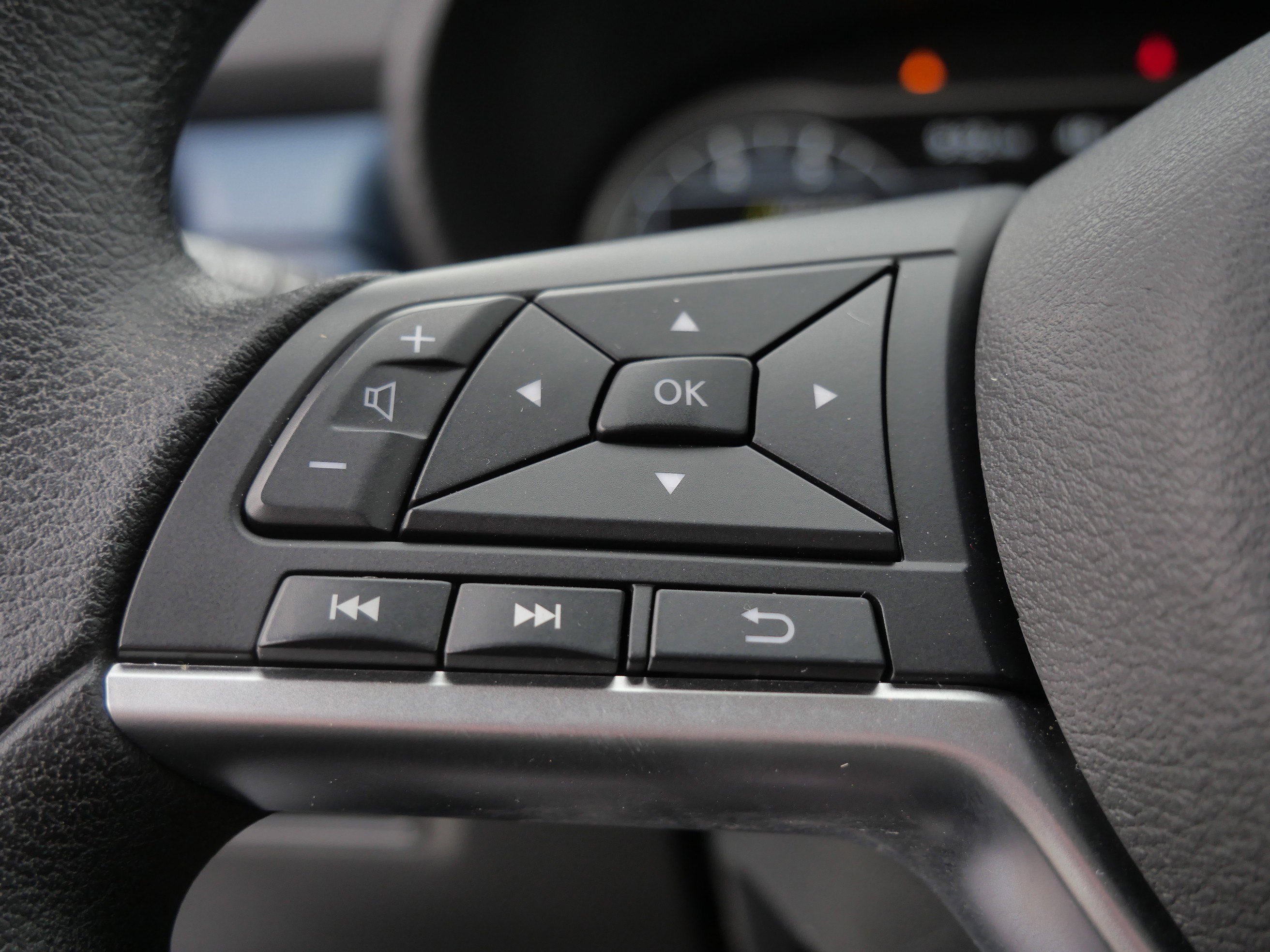 2025 Nissan Versa Sedan SV - Photo 27