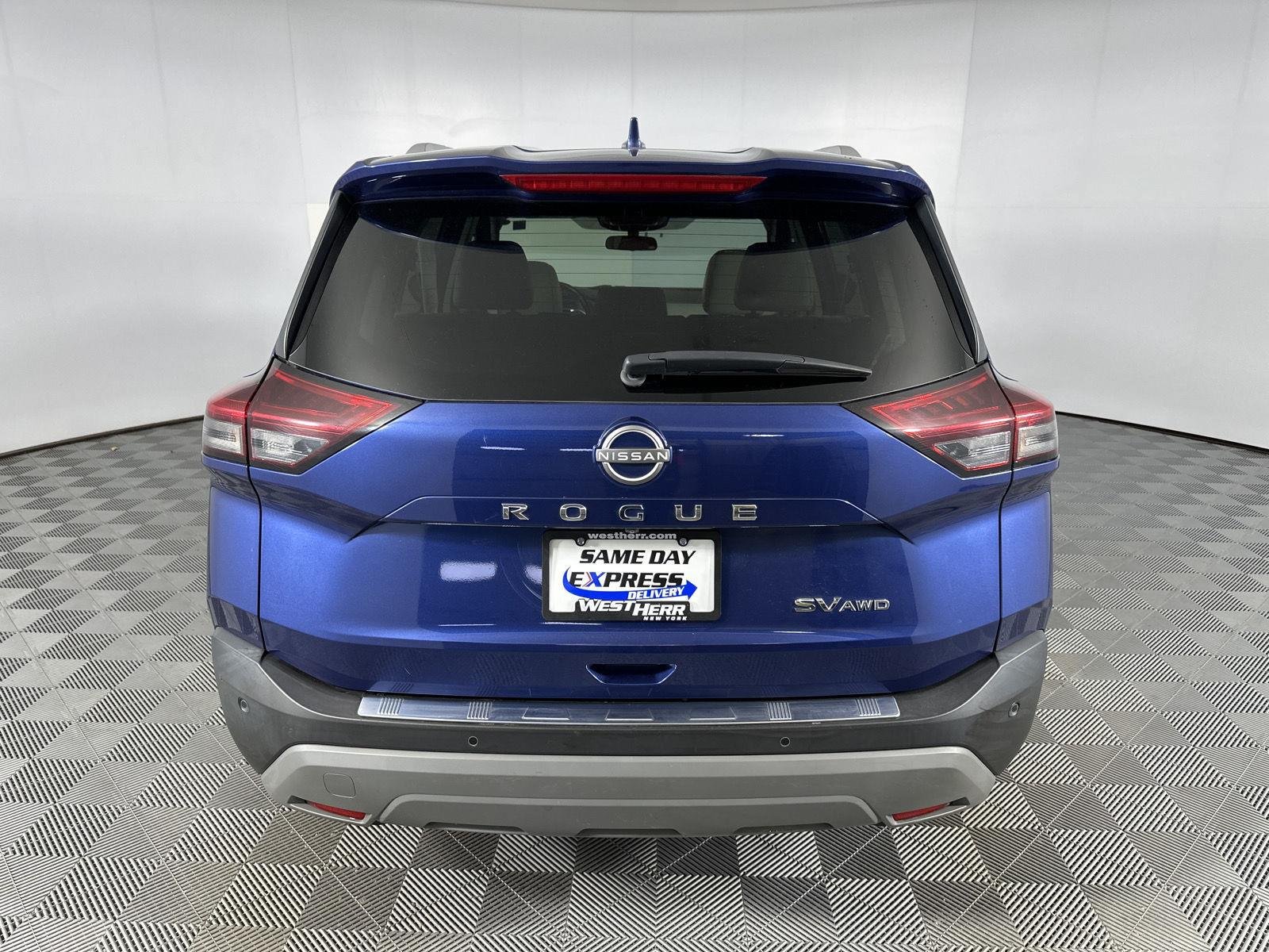 Used 2022 Caspian Blue Metallic Nissan SV image 6