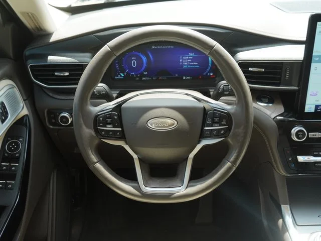 Used 2023 Black Ford Platinum image 17