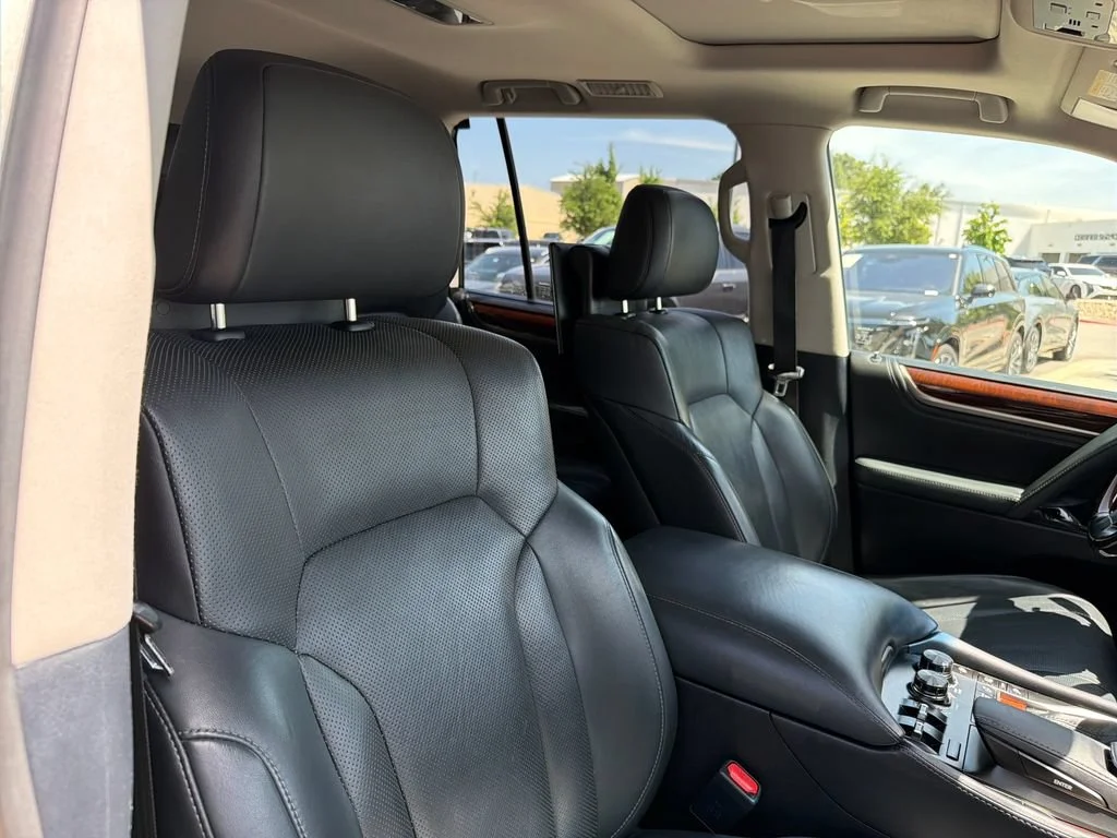 Used 2017  Lexus LX 570 image 41