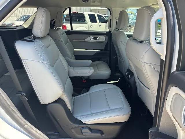 New 2026 Space White Metallic Ford Active image 29