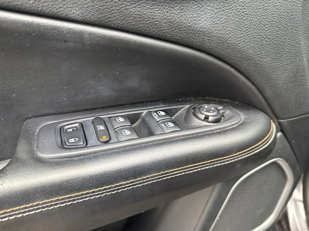 Used 2020 Gray Jeep Latitude image 10