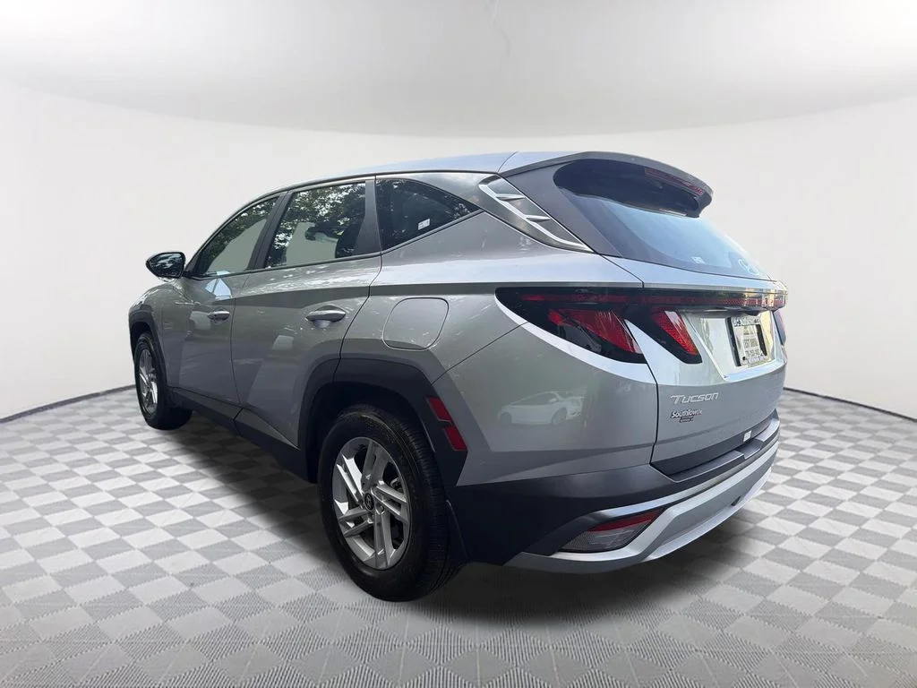 Used 2025 Silver Hyundai SE image 7
