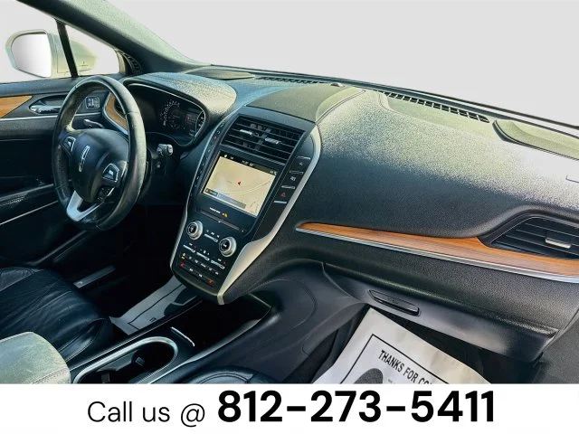 Used 2019 White Lincoln Select image 30