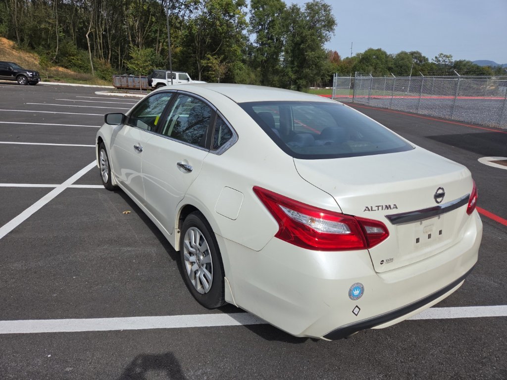 Used 2017 White Nissan 2.5 S image 5