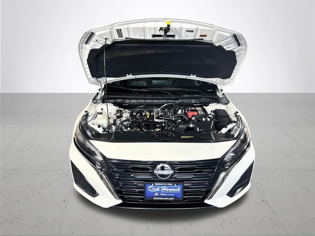 Used 2025 White Nissan 2.5 SV image 21