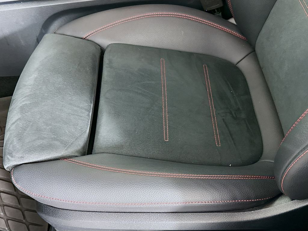 Used 2023 Silver Mercedes-Benz GLB 250 image 18