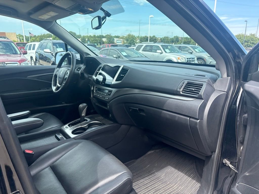 Used 2019 Black Honda RTL-T image 26