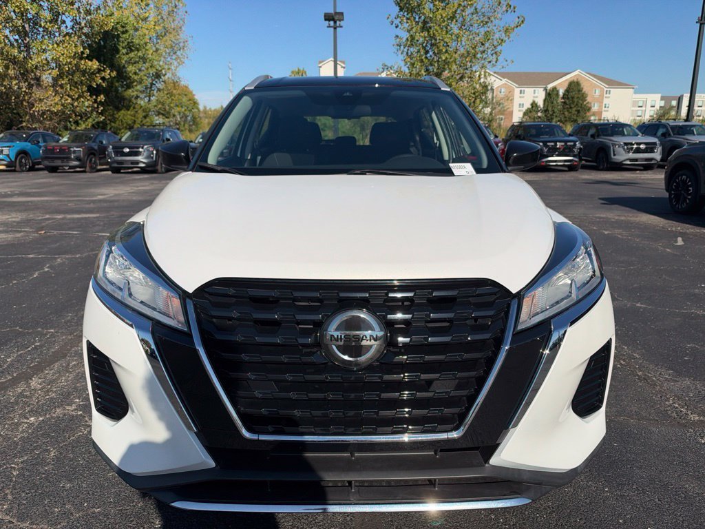 Used 2021 White Nissan SV image 8