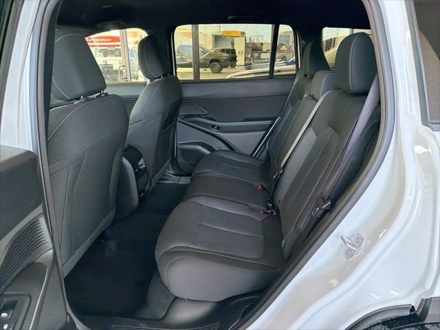 New 2026 Bright White Clear-Coat Exterior Paint Jeep Laredo image 13
