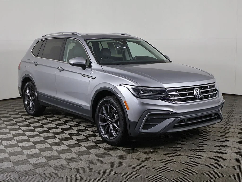Used 2023 Silver Metallic Volkswagen 2.0T SE image 2