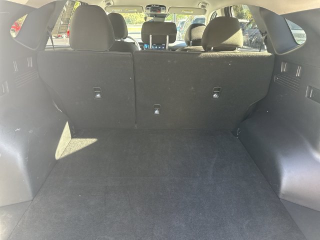 Used 2025 White Hyundai SEL image 29