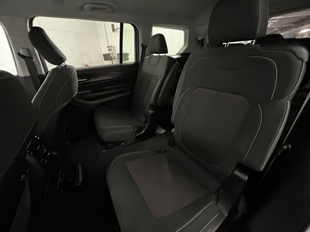 Used 2023 White Jeep Laredo image 19