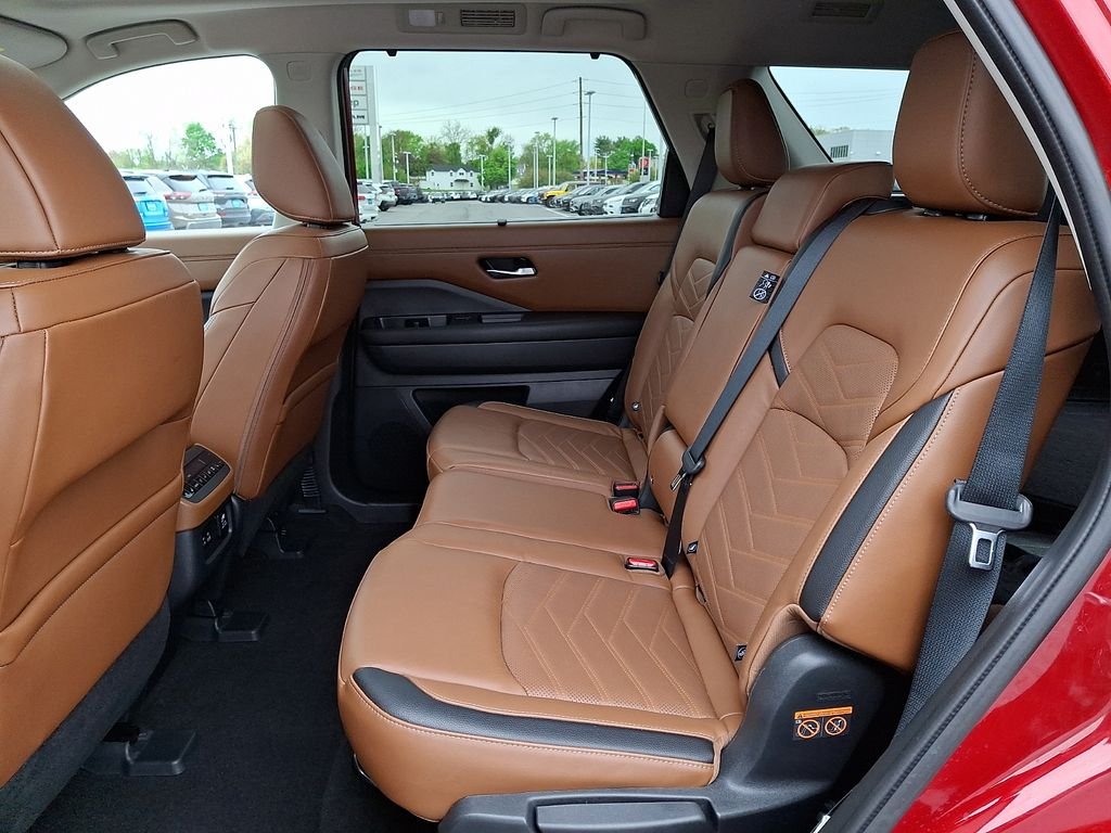 Used 2024 Red Nissan Platinum image 10
