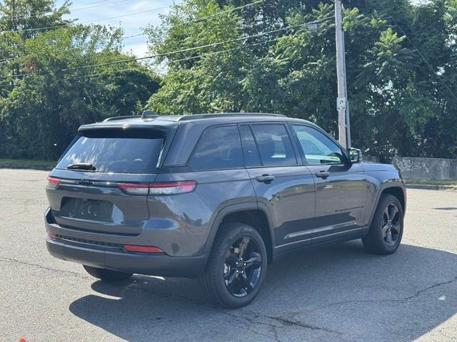 Used 2023 Gray Jeep Altitude X image 4