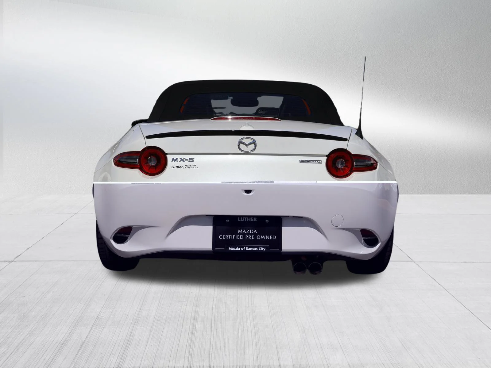 Certified Used 2025 Snowflake White Pearl Mica Mazda Club image 6