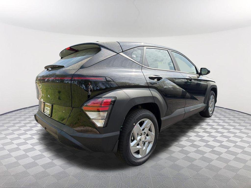 New 2026 Black Hyundai SE FWD image 5