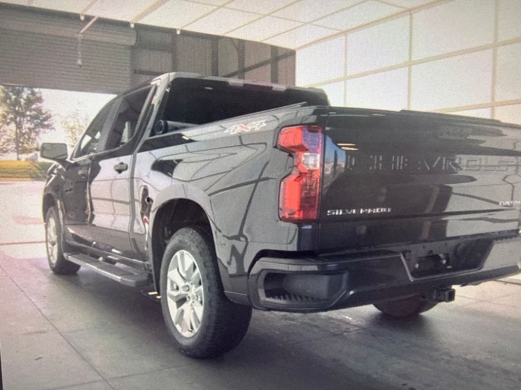 Used 2022 Gray Chevrolet Custom image 5