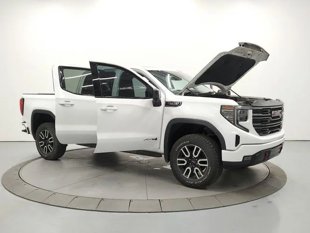 Used 2022 White GMC AT4 image 9