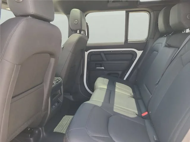 Used 2025 White Land Rover S image 7