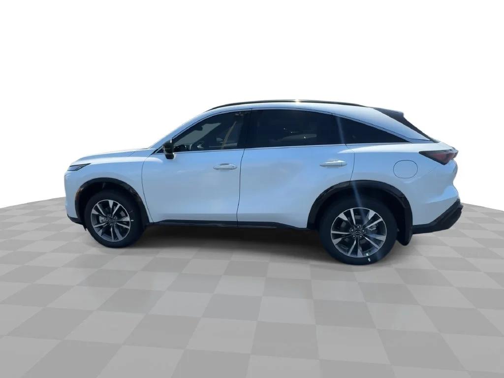 New 2027 RADIANT WHITE INFINITI Luxe AWD image 6