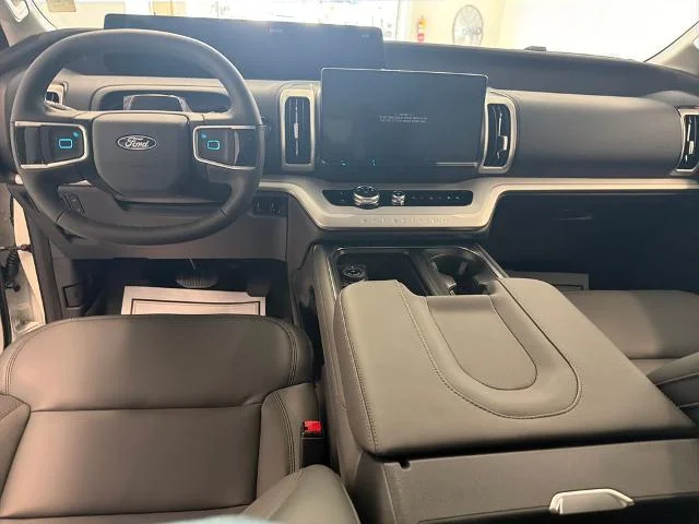 New 2027 Star White Metallic Tri-Coat Ford MAX Active image 30