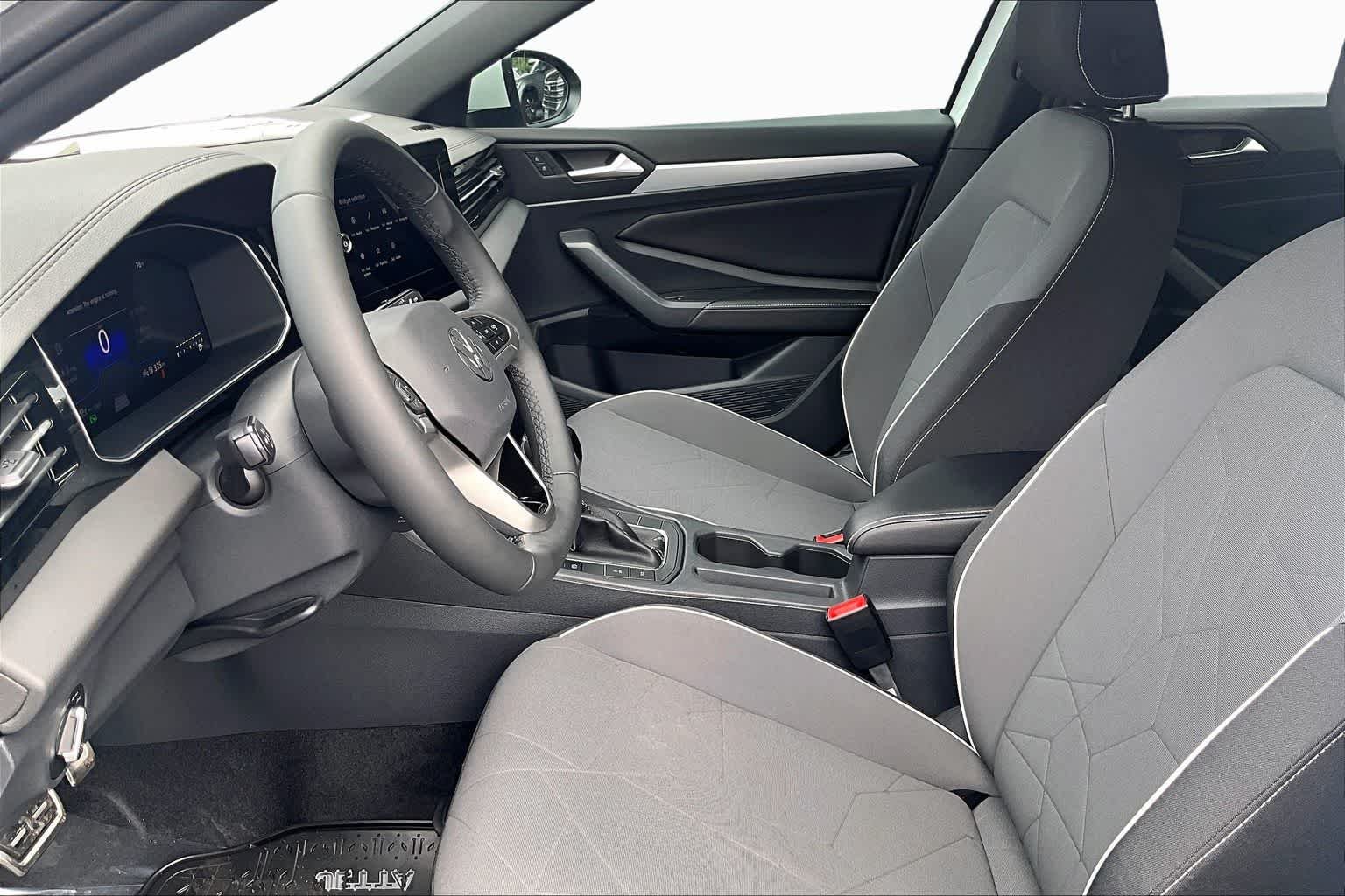 New 2026 Pure White Volkswagen 1.5T Sport image 9