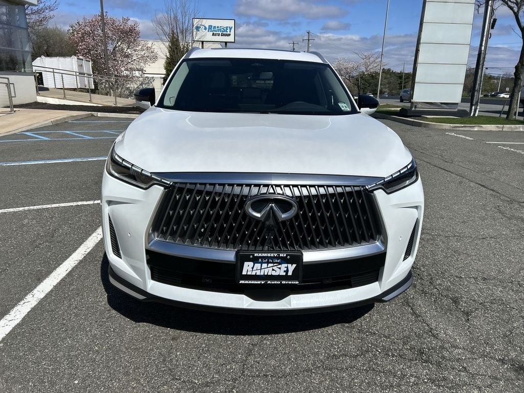 Certified Used 2026 White INFINITI LUXE image 3