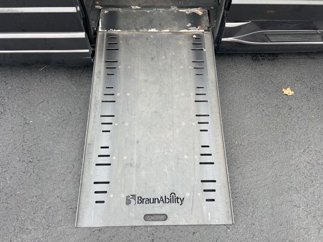 Used 2016 Gray Chrysler Touring image 9