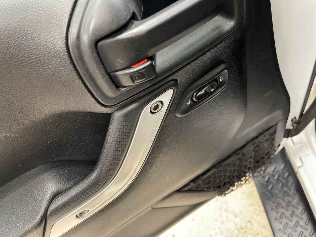 Used 2014 White Jeep Unlimited Sahara image 16