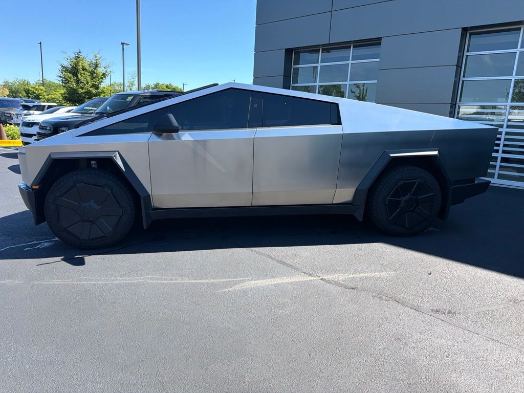 Used 2024 Tesla Cybertruck Base with VIN 7G2CEHED3RA014945 for sale in Schaumburg, IL