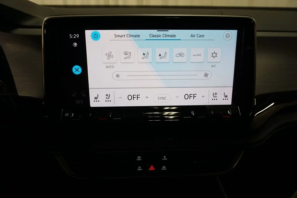 New 2026 Black Volkswagen 2.0T SE w/Technology image 18