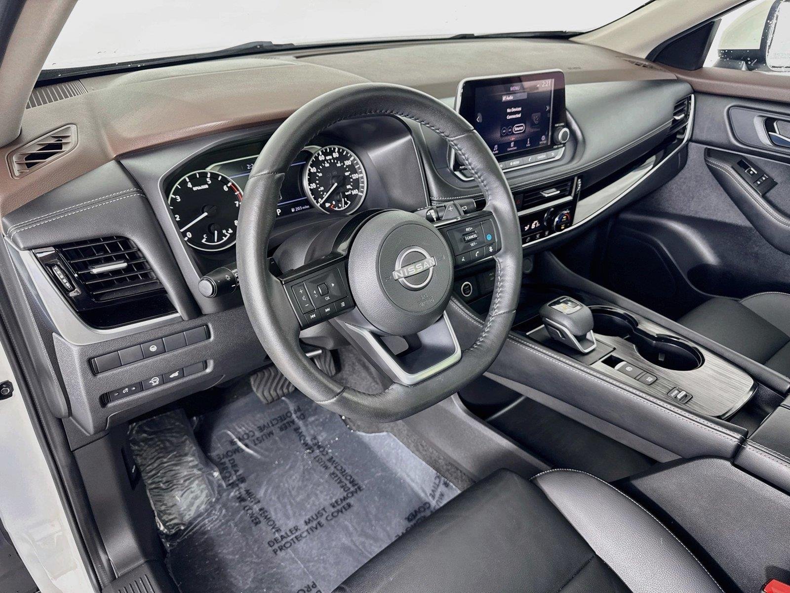 Used 2023 Pearl White Tricoat Nissan SL image 9