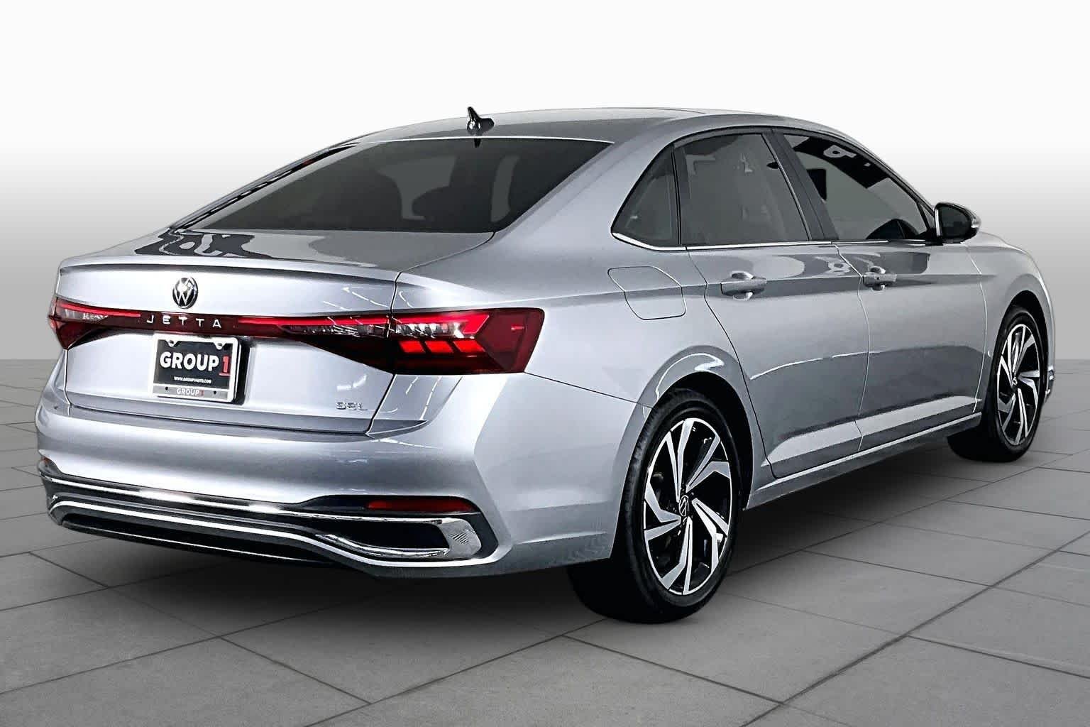 Used 2026 Pyrite Silver Metallic Volkswagen SEL image 12